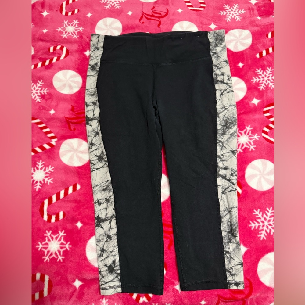 Women’s Mid Rise Capri Leggings